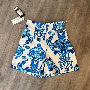 🆕 Marciano linen blend Blue and White Patterned high waisted Shorts Size 2 k12
